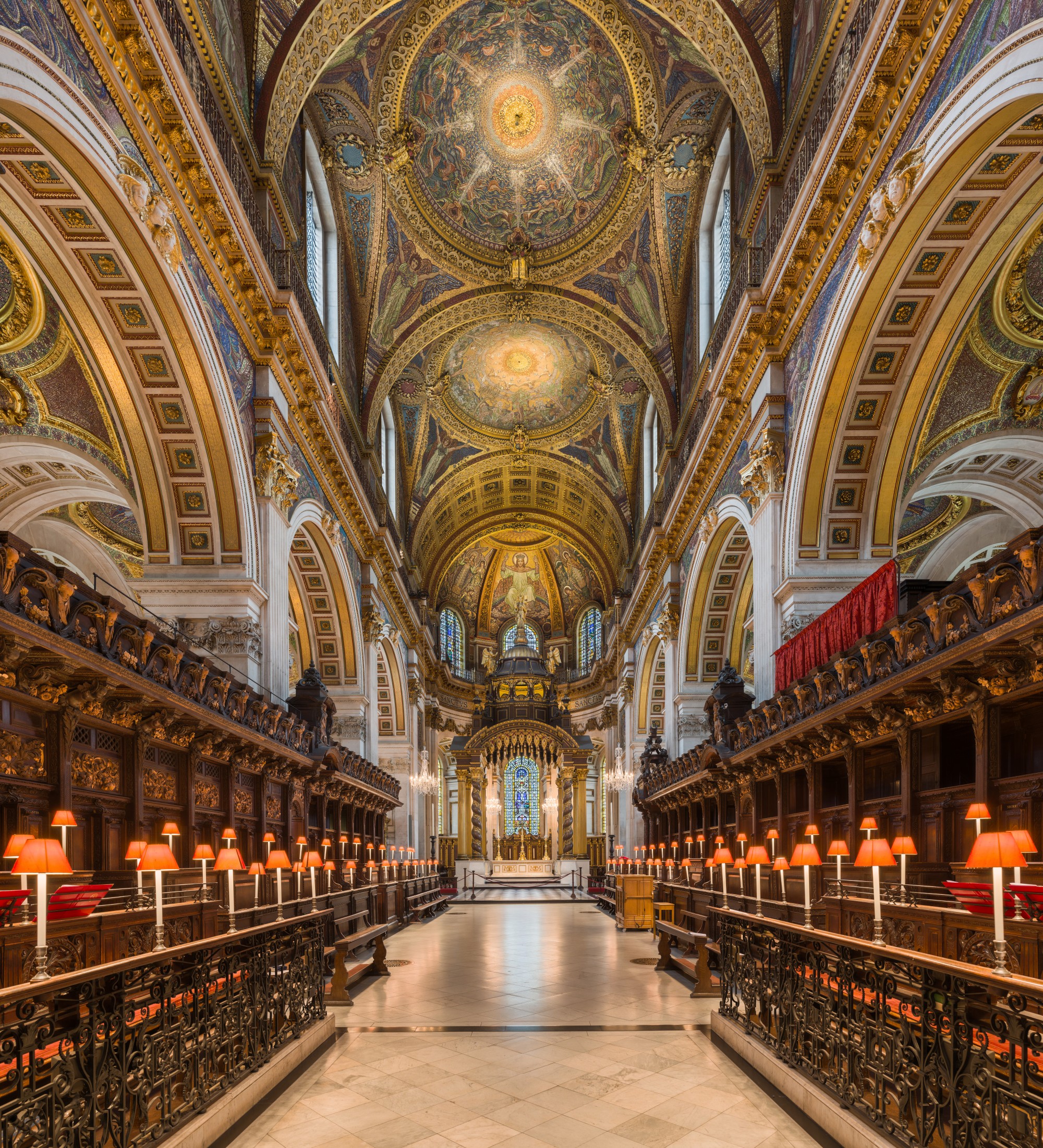 St_Paul's_Cathedral_Choir_looking_east,_London,_UK_-_Diliff